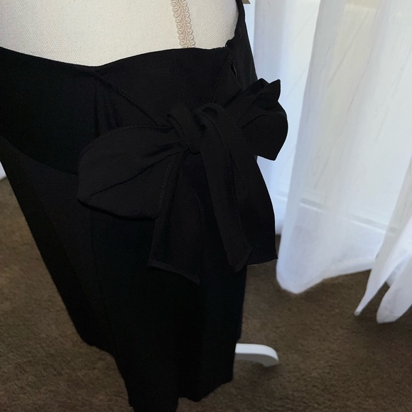 Black Ann Taylor Smooth Skirt, Size 6, NWT - Picture 2 of 6